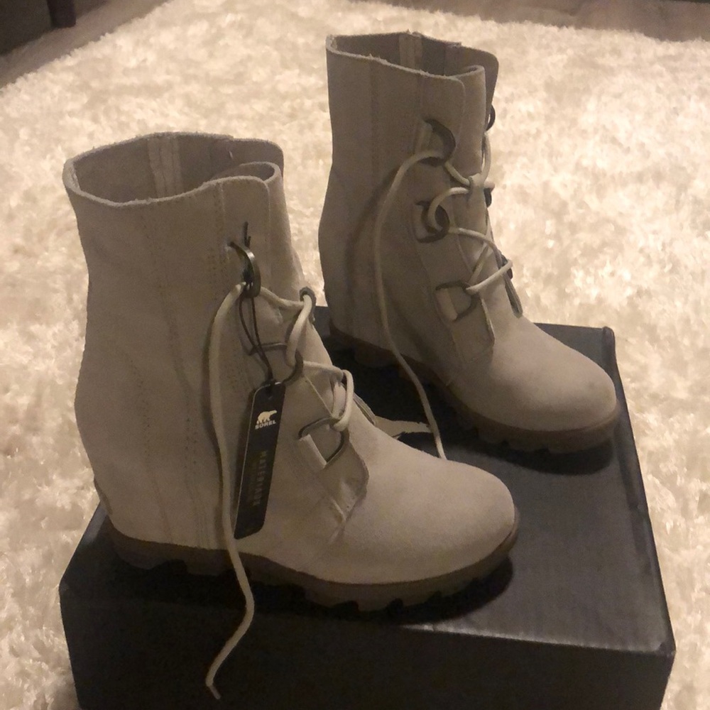 Sorel Joan of arctic wedge bootie in dove gray